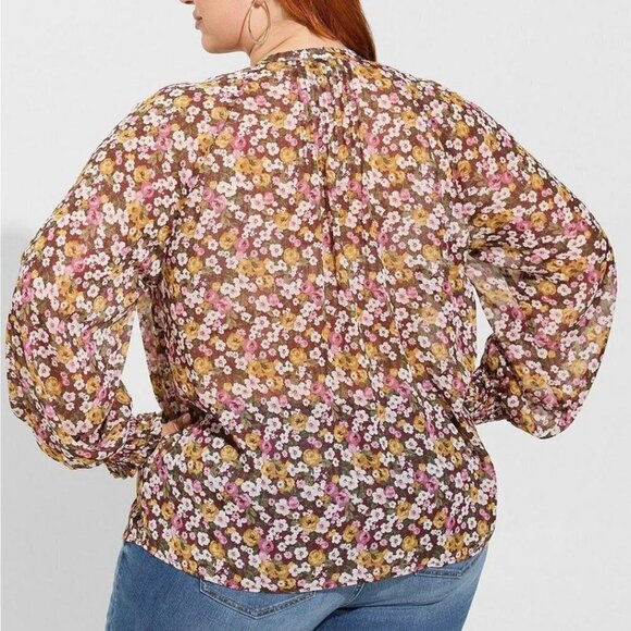 Torrid - Crinkle Chiffon Smocked Blouson Sleeve Blouse in Floral​​​​​​ - Picture 13 of 14